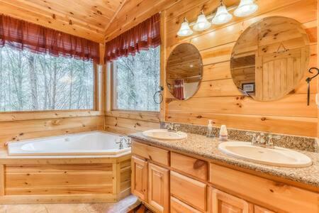 The Great Escape - Min From Parkway With Hot Tub Villa Gatlinburg Luaran gambar