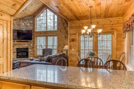 The Great Escape - Min From Parkway With Hot Tub Villa Gatlinburg Luaran gambar